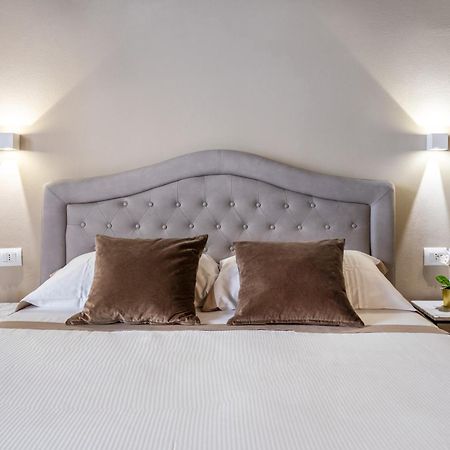 Santa Croce Luxury Suite - Dolcevita Holiday Firenze Bagian luar foto