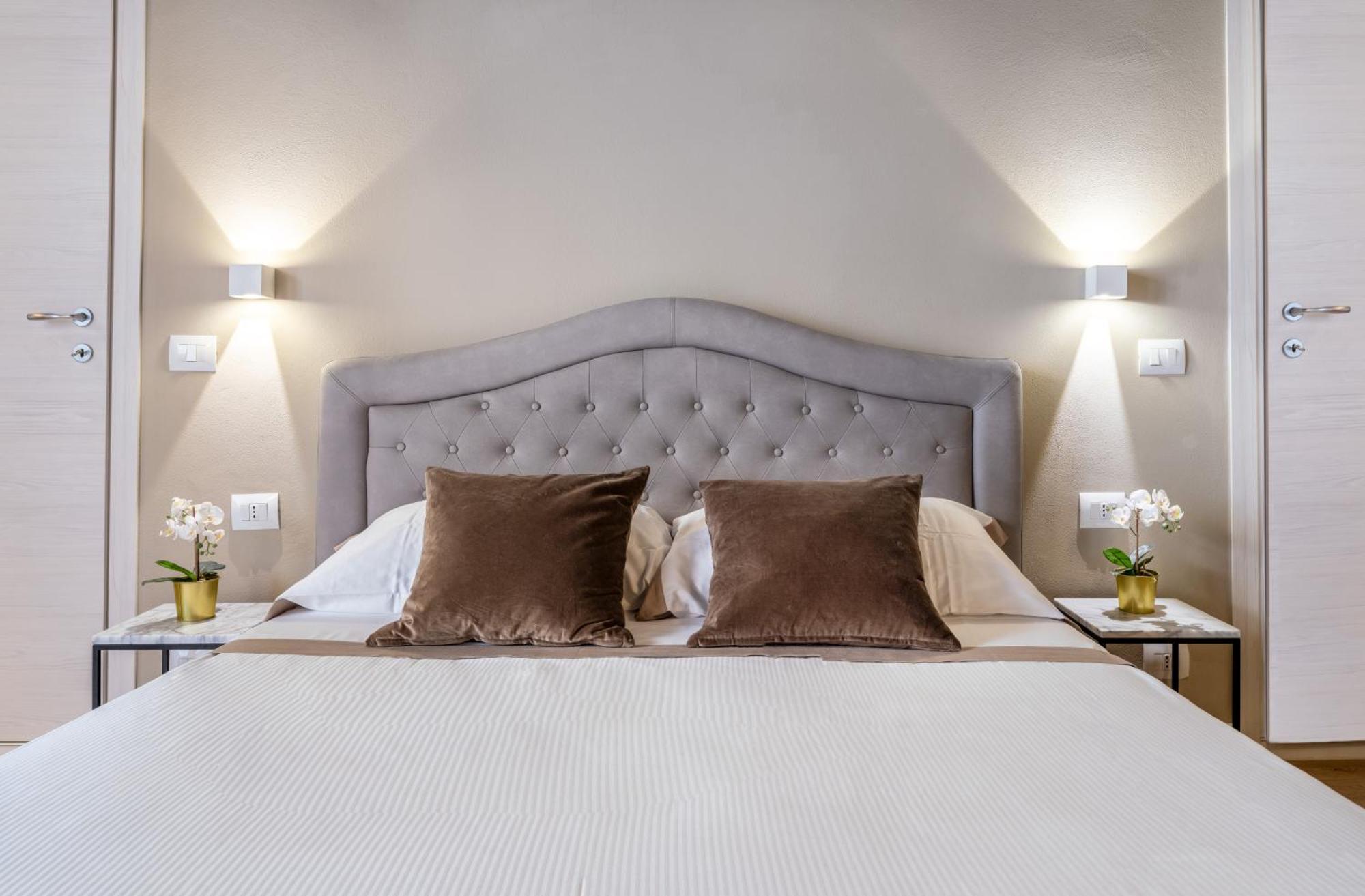 Santa Croce Luxury Suite - Dolcevita Holiday Firenze Bagian luar foto