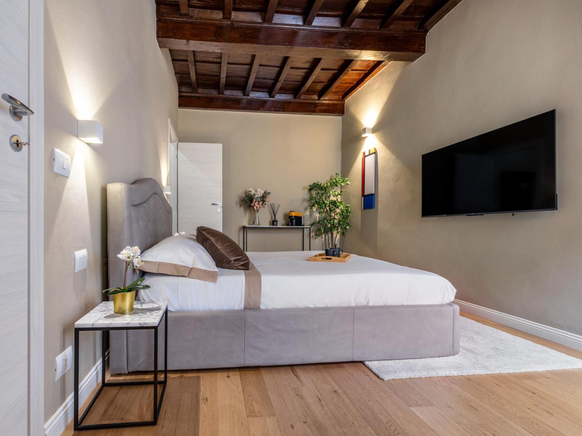 Santa Croce Luxury Suite - Dolcevita Holiday Firenze Bagian luar foto