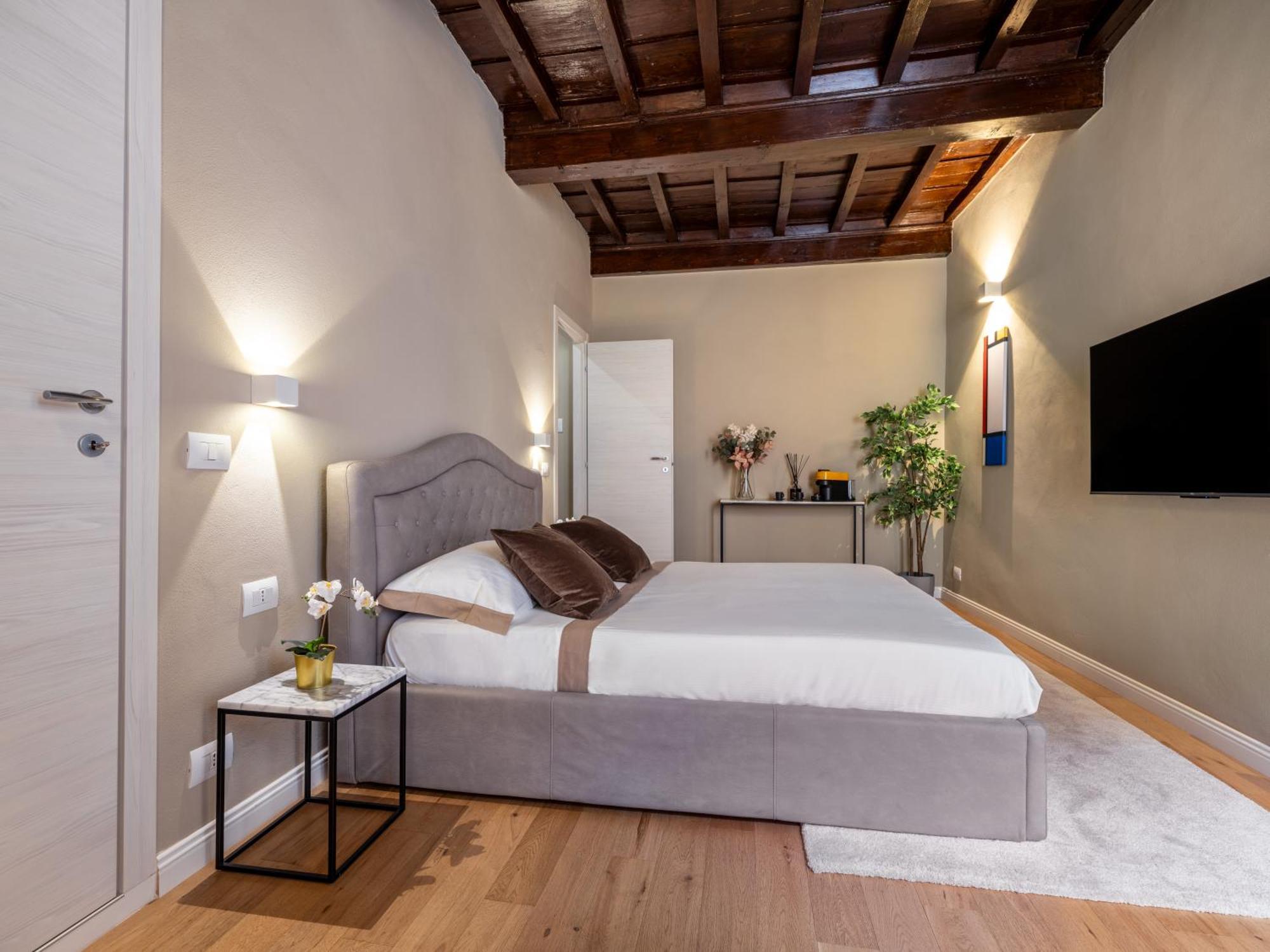Santa Croce Luxury Suite - Dolcevita Holiday Firenze Bagian luar foto
